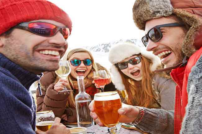 पुरुष और महिला दोनों ही एक मात्रा में शराब पी सकते हैं